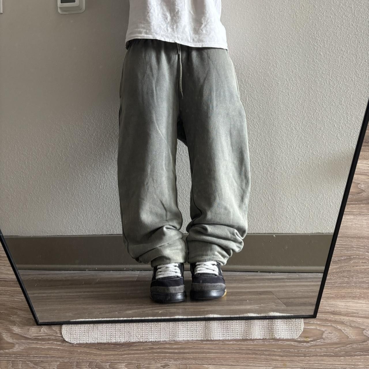 Vintage Crazy Vintage Y2K/2000s Faded Khaki Green Streetwear Essential Sweatpants! Size M Size US 30 / EU 46 - 1 Thumbnail