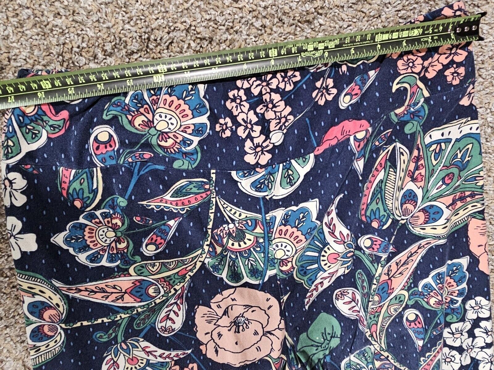 Designer lularoe floral leaf TC2 TALL & CURVY 2 Leggings Size 30" / US 8 / IT 44 - 2 Thumbnail