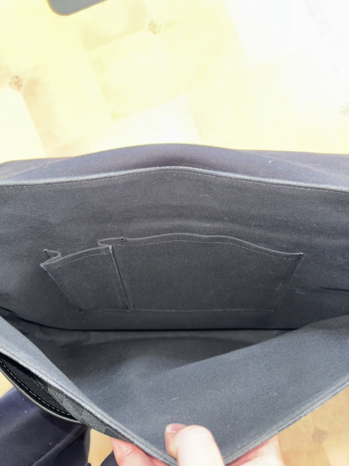 Louis Vuitton Louis Vuitton Daniel MM Damier Graphite Messenger Bag Size ONE SIZE - 9 Thumbnail