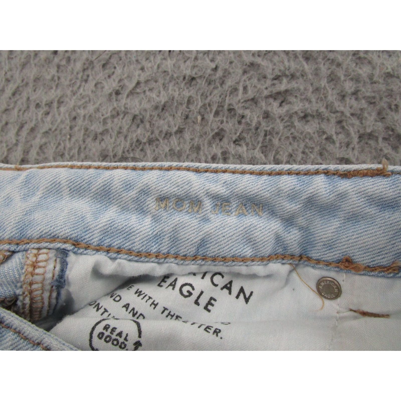 American Eagle Outfitters American Eagle Outfitters Mom Jeans Light Wash Stretch Size 6 Blue Distressed Trashed Style Women Shoes? Size 28" / US 6 / IT 42 - 6 Thumbnail