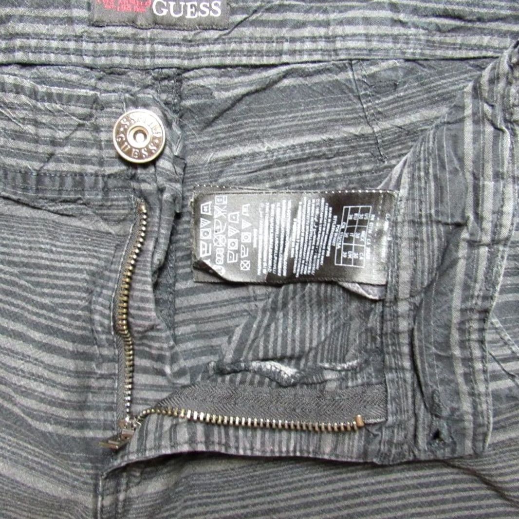 Guess MENS GUESS REGULAR FIT STRAIGHT LEG CARGO SHORTS W30/L11 REF NC02994 GREY/BLACK Size US 30 / EU 46 - 3 Thumbnail