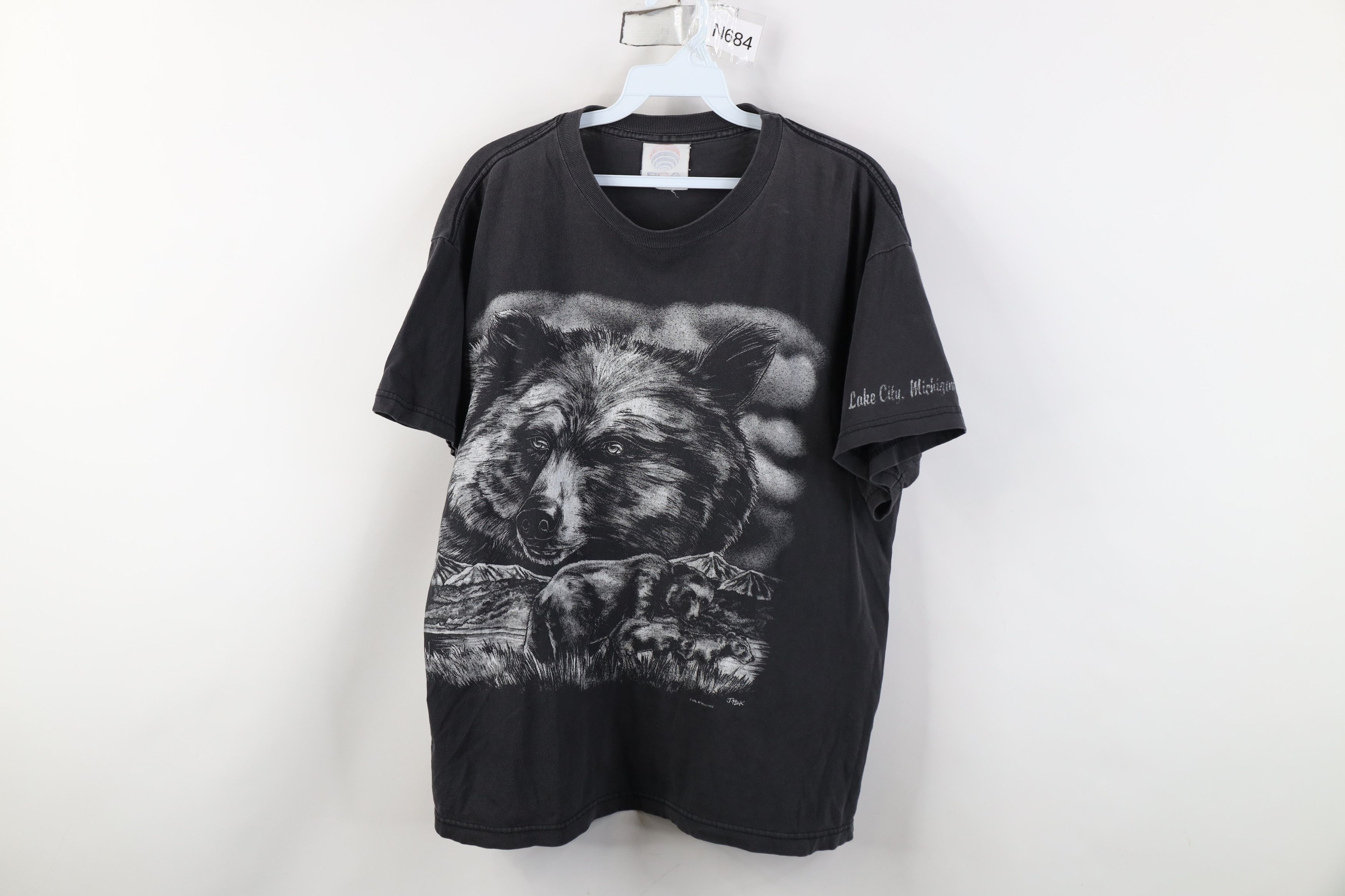 Vintage Vintage 90s Streetwear Michigan Nature T-Shirt Black Cotton Size US L / EU 52-54 / 3 - 1 Thumbnail