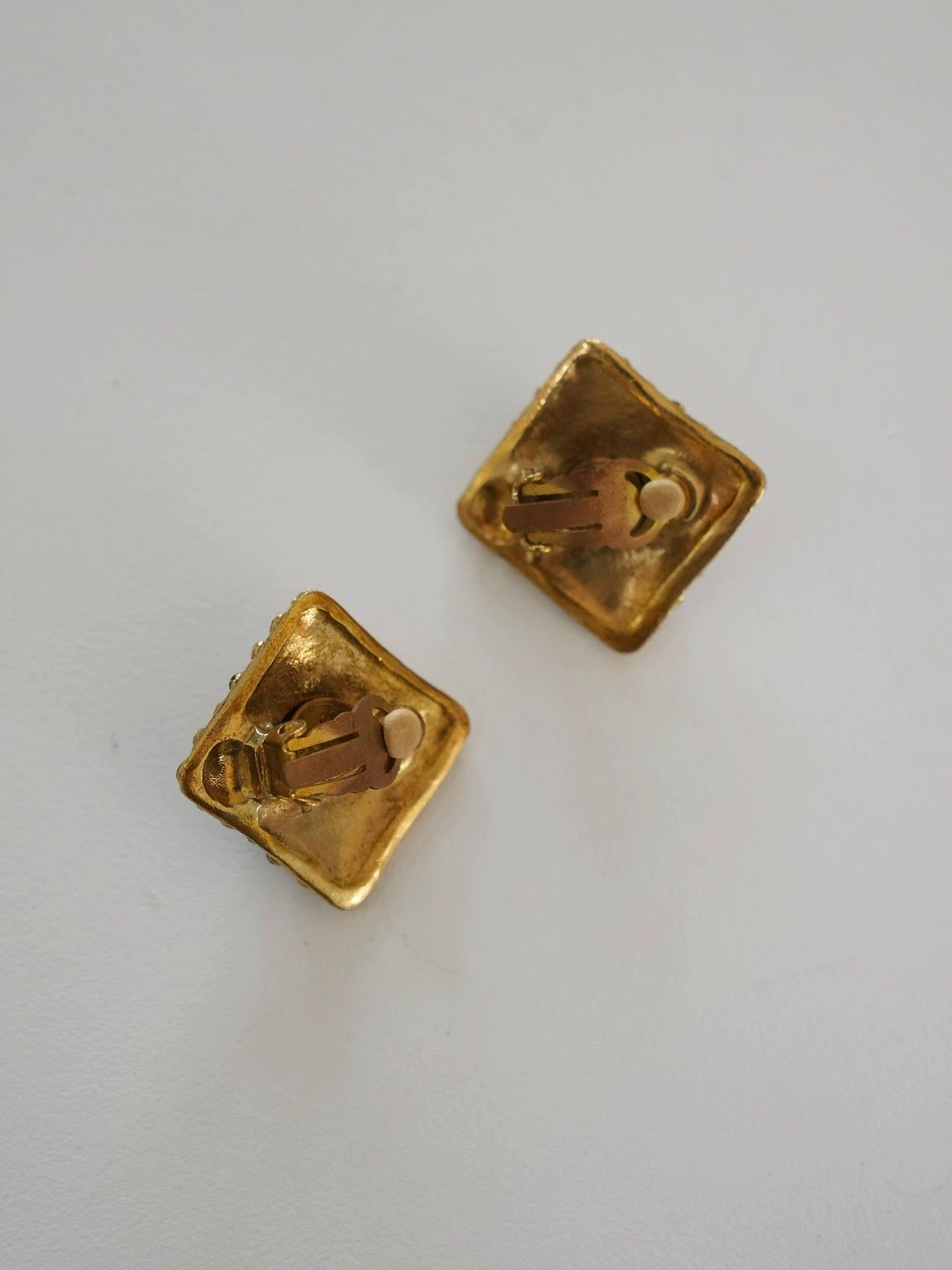 Chanel Chanel Bloody Red Crystal Square Pyramid Earclips Size ONE SIZE - 6 Thumbnail