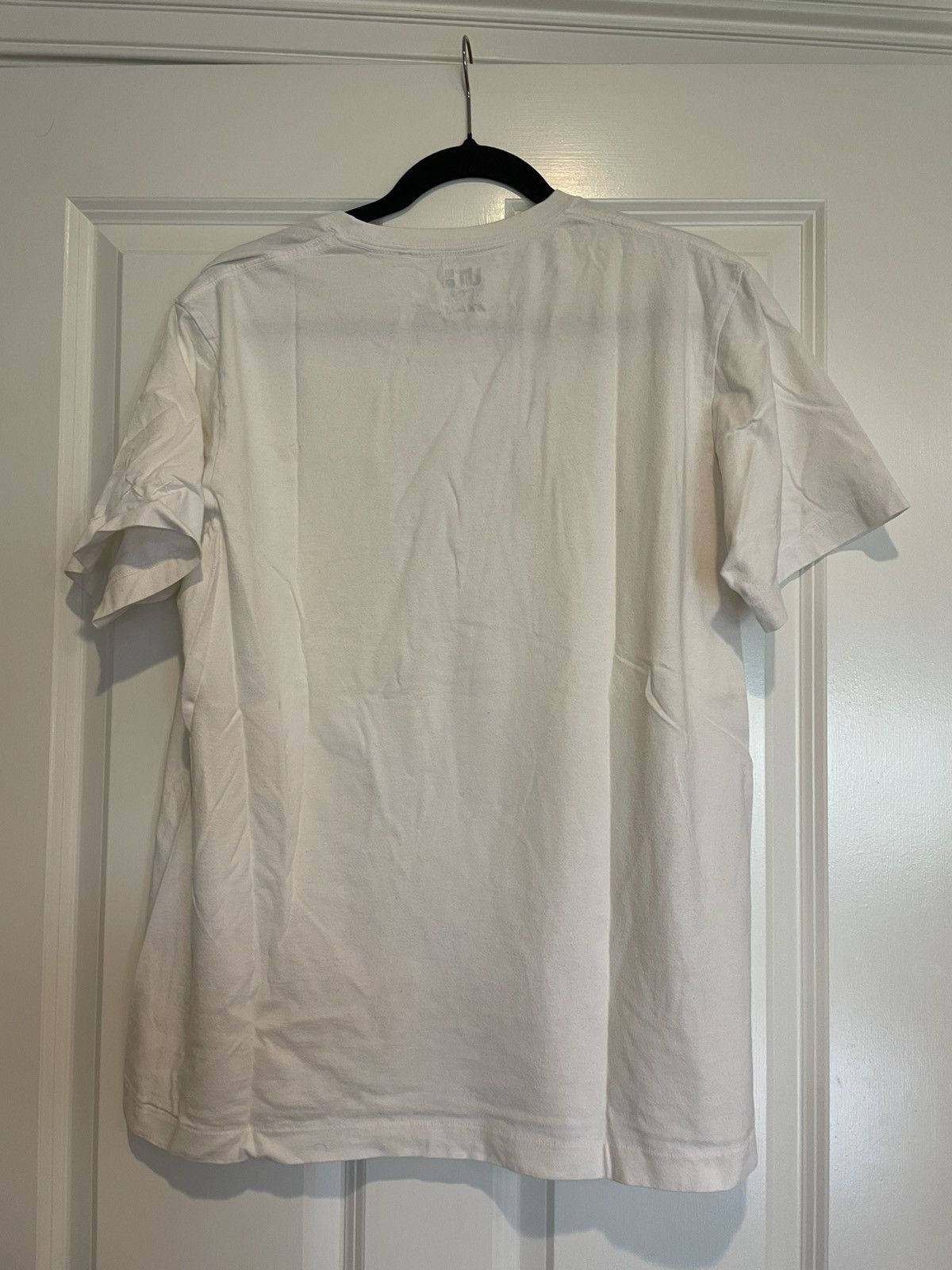 Kaws Kaws Uniqlo Pink Shirt Large Size US L / EU 52-54 / 3 - 2 Thumbnail