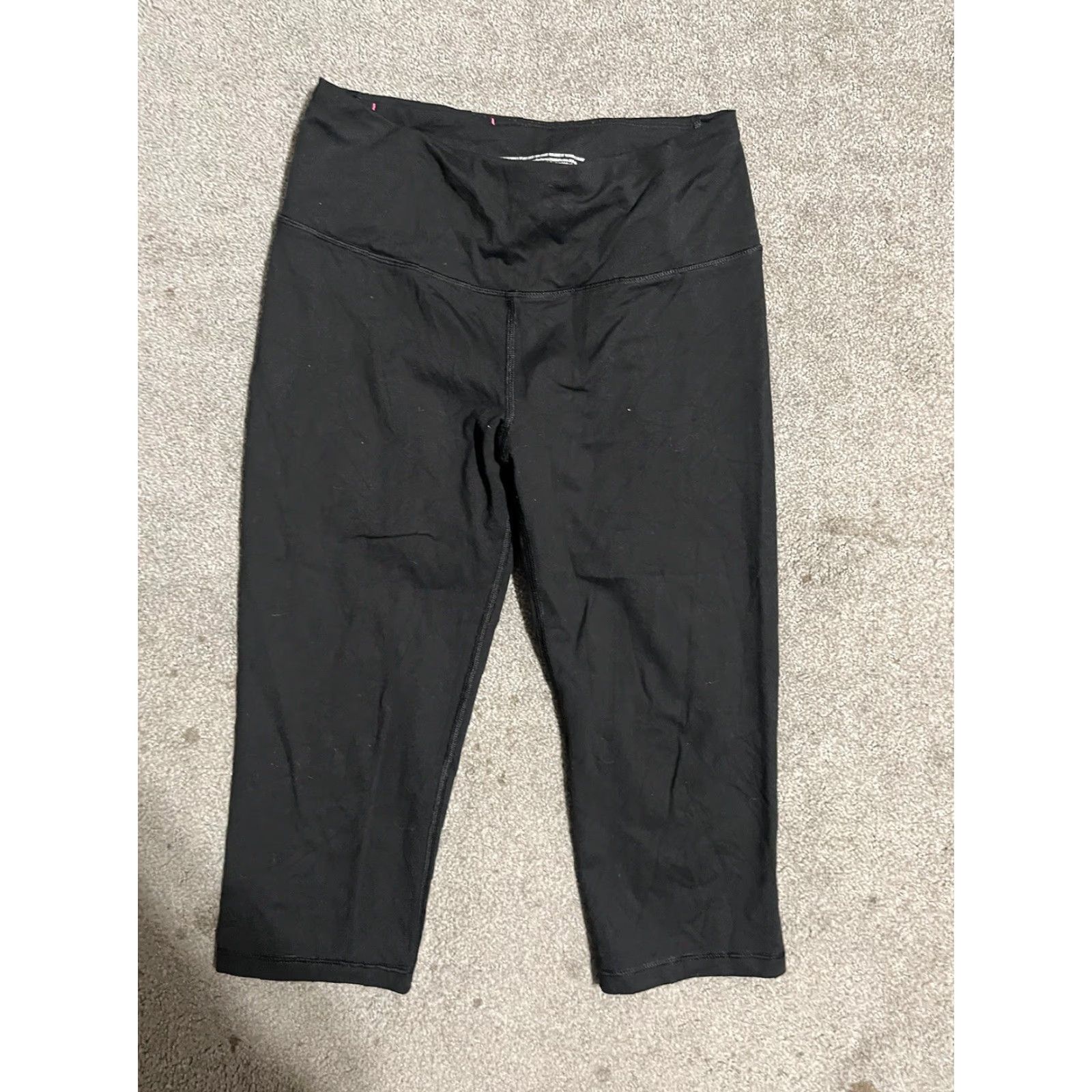 Victoria's Secret VSX Sport Victoria's Secret Capri Leggings S Black Victoria Sport Cropped Pants Activewear Womens Skinny Inseam 22 Fibers Blended Tight Knit Capris Size 28" / US 6 / IT 42 - 2 Thumbnail