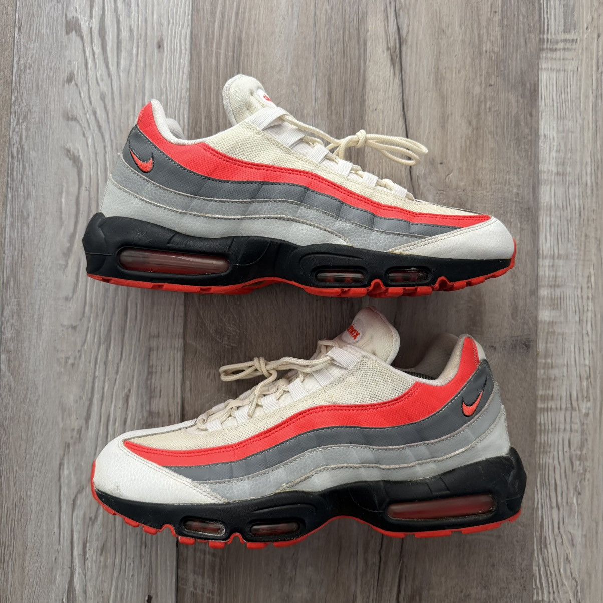 Nike NIKE • Air Max 95 "Bright Crimson Comet" (13M) Size US 13 / EU 46 - 2 Thumbnail