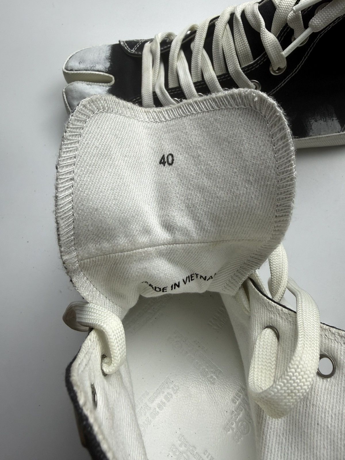 Maison Margiela Maison Margiela Tabi High Split Splatter Size US 7 / EU 40 - 8 Thumbnail