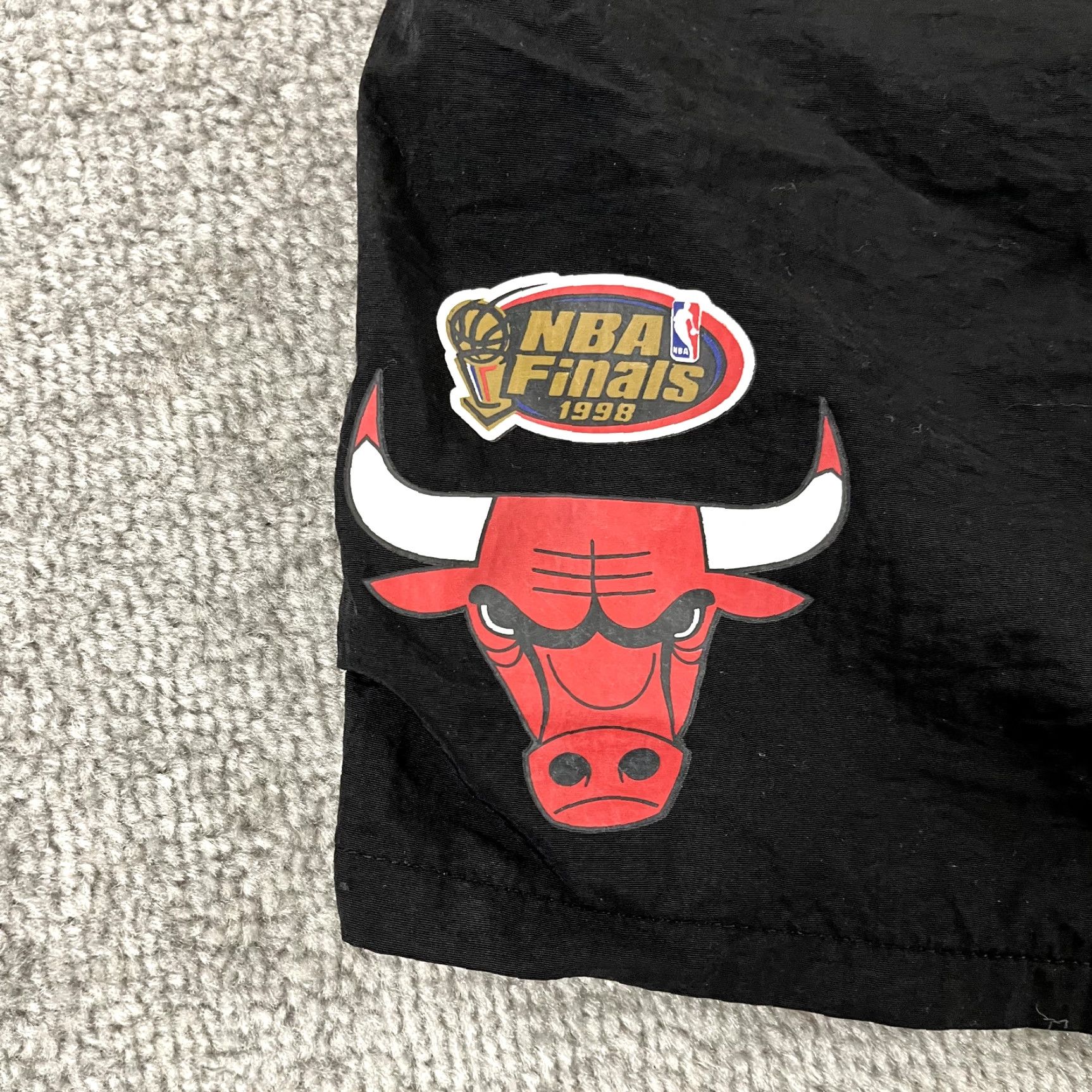 Mitchell & Ness VINTAGE MITCHELL & NESS Shorts Mens 2XL-XXL 7" Red Black Chicago Bulls NBA Basketball Shorts Mens Regular 2XL Black Red Bulls Size US 39 - 4 Thumbnail