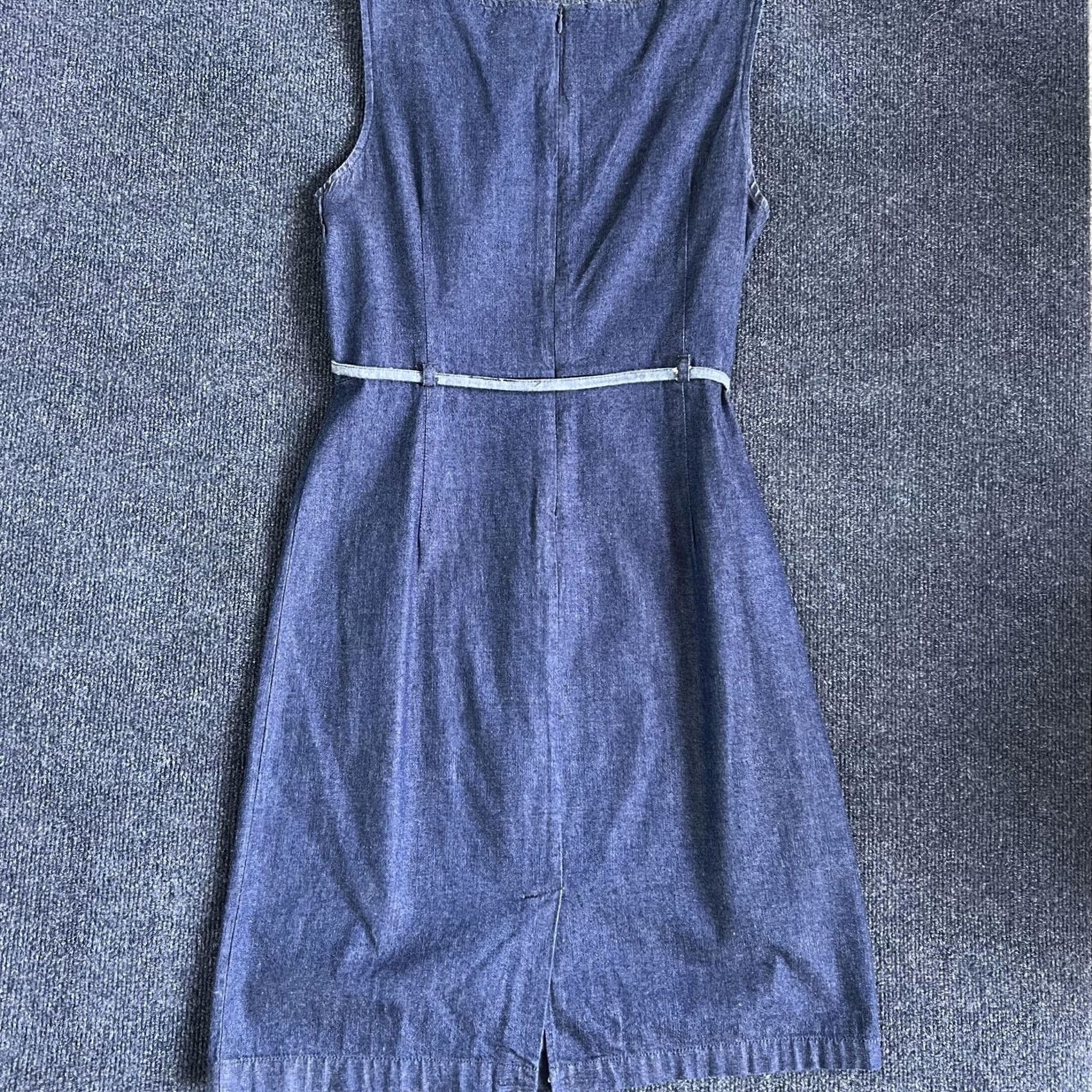Gap VINTAGE Gap Dress Womens 8 Blue Denim Sleeveless Belted Sheath Short Casual Size 30" / US 8 / IT 44 - 4 Thumbnail