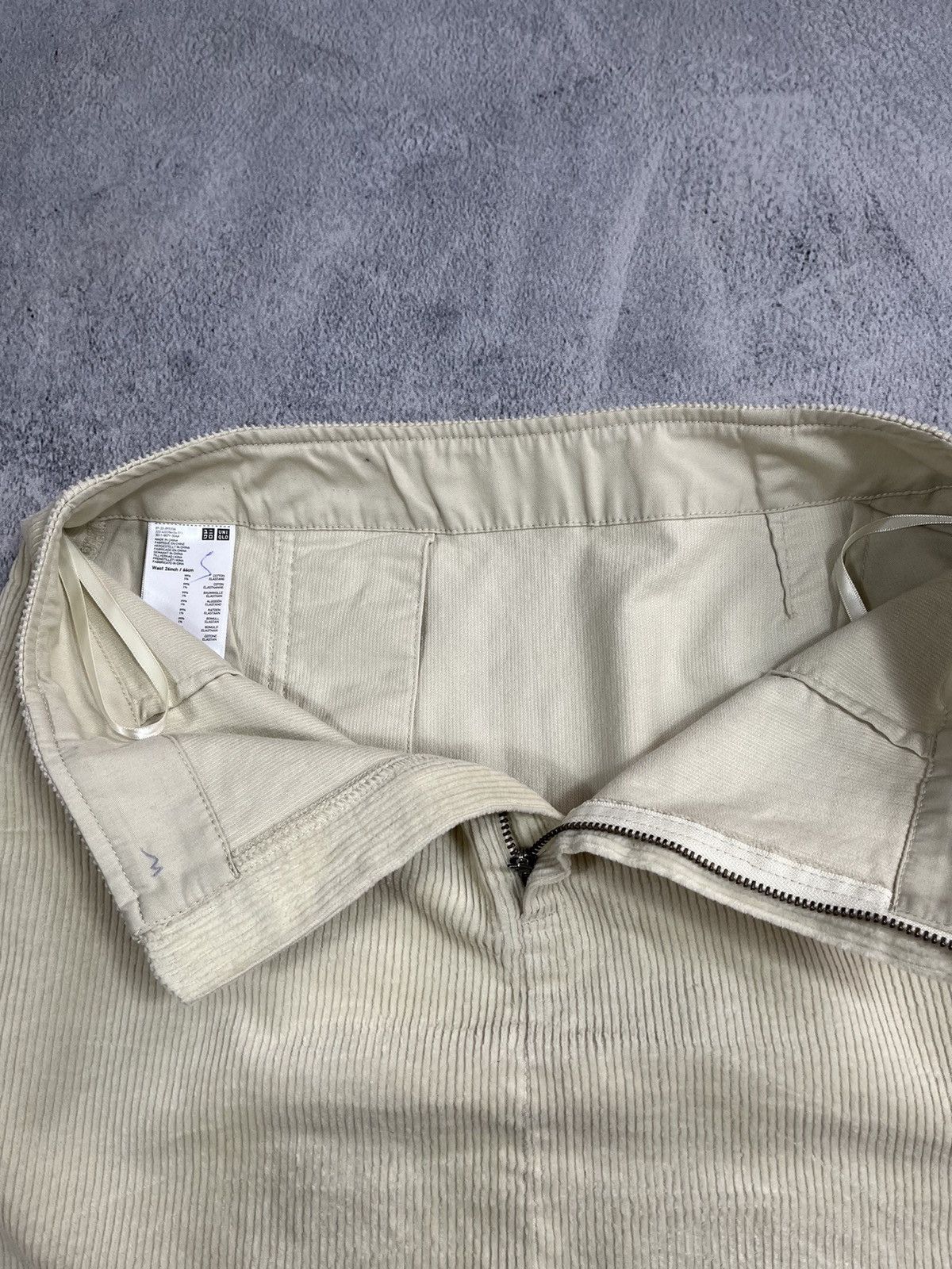 Uniqlo Vintage Y2K Uniqlo corduroy mini skirt streetwear style Size 28" / US 6 / IT 42 - 3 Thumbnail