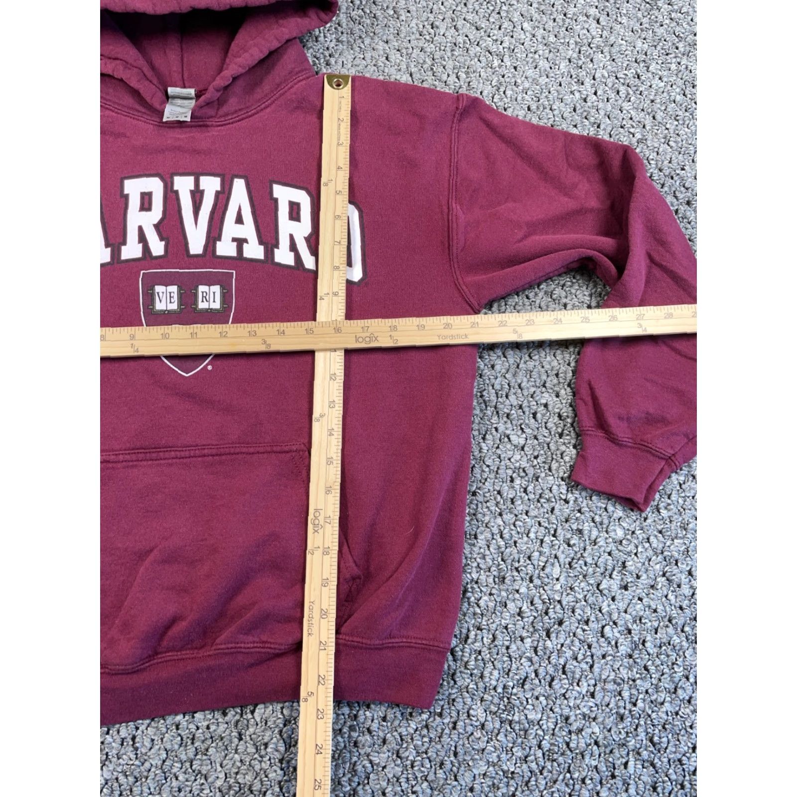 Gildan Harvard University Crest Graphic Hoodie Adult Medium Dark Red Sweatshirt College Size US M / EU 48-50 / 2 - 5 Thumbnail