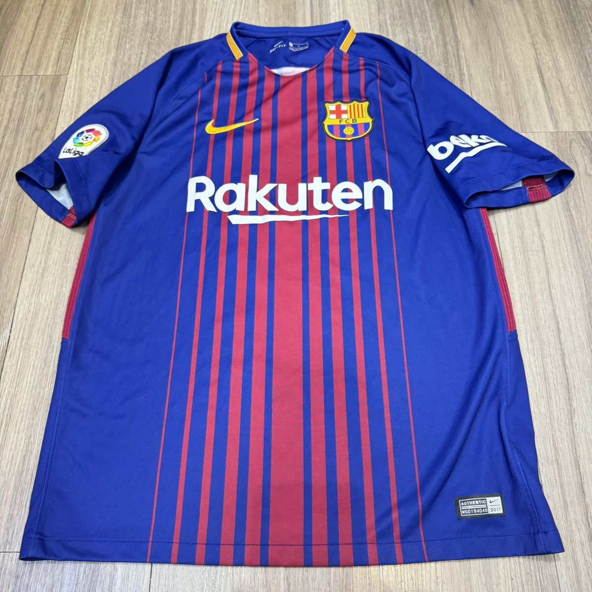 Nike Barcelona 17/18 home shirt #14 Coutinho Size US M / EU 48-50 / 2 - 1 Thumbnail