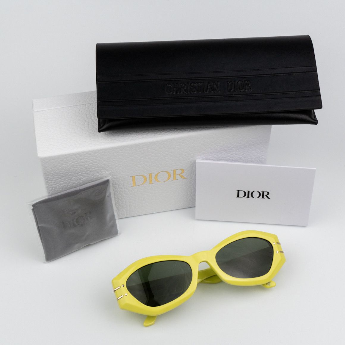 Dior NEW Dior DIORSIGNATURE B1U 66C0 Women Butterfly Sunglasses Size ONE SIZE - 14 Thumbnail