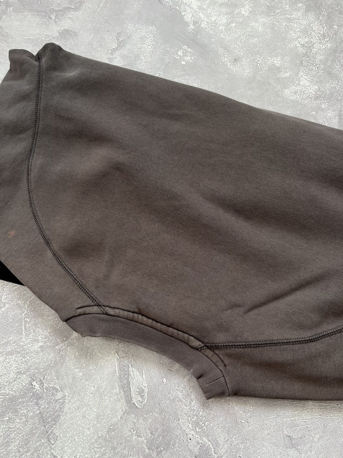 Nike Vintage Nike Y2K Faded Grey Distressed Sweatshirt Size M Size US M / EU 48-50 / 2 - 13 Thumbnail