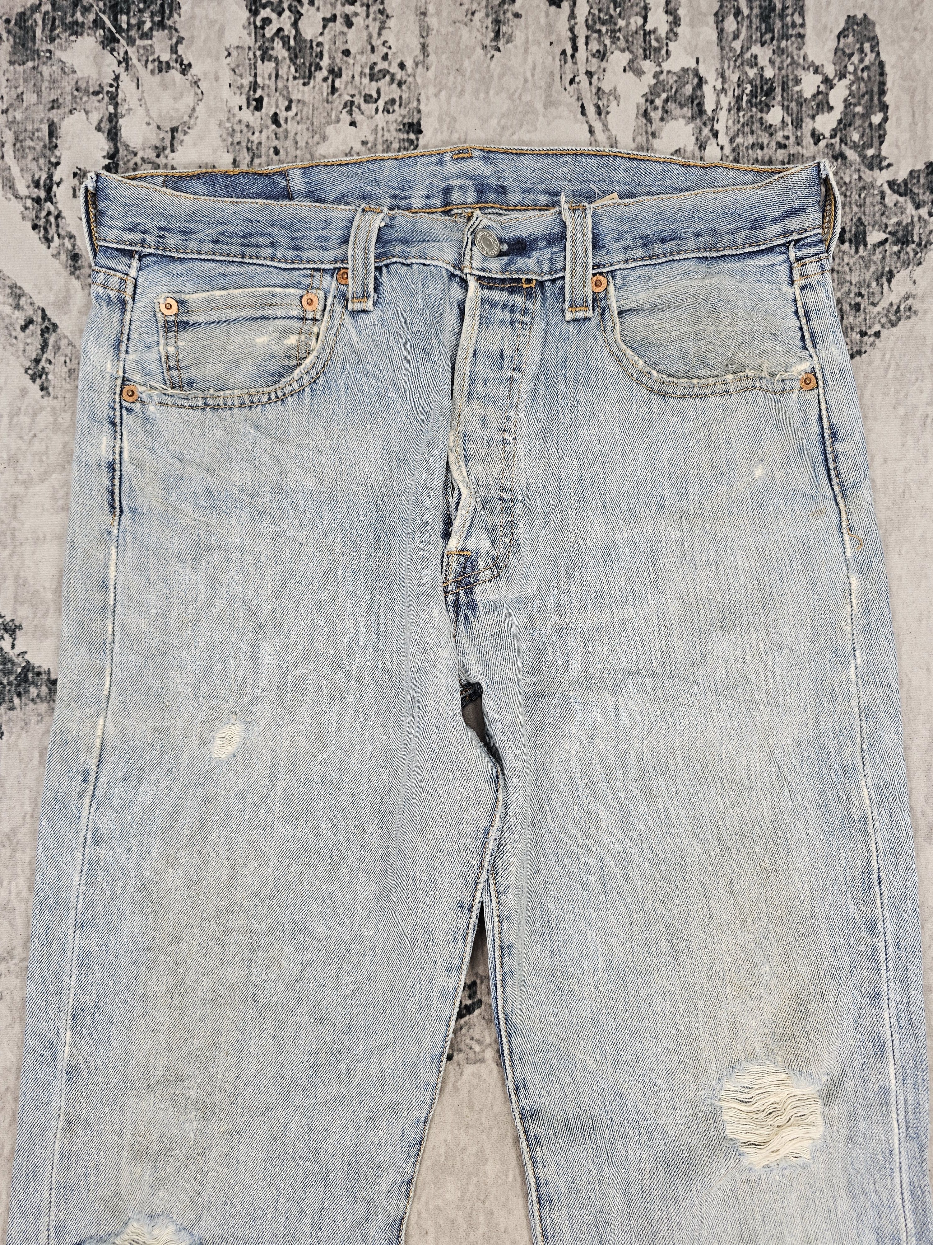 Levi's Vintage Clothing Vtg LEVIS 501 Ripped Stain Light Blue Jeans Size 32X31 L0525 Size US 32 / EU 48 - 7 Thumbnail