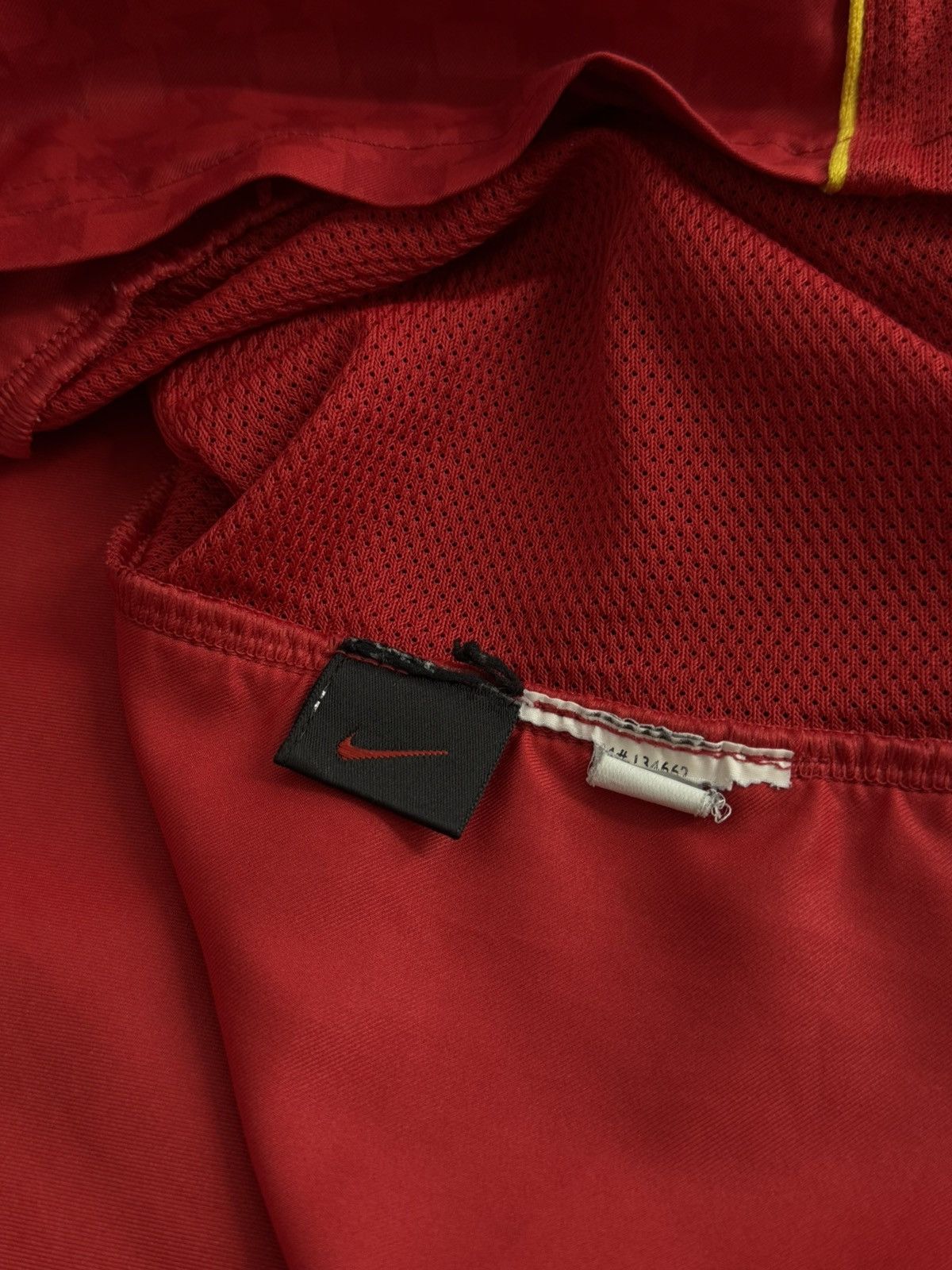 Nike Nike Portugal 2004/05 Home Football Shirt Jersey Size US S / EU 44-46 / 1 - 13 Thumbnail