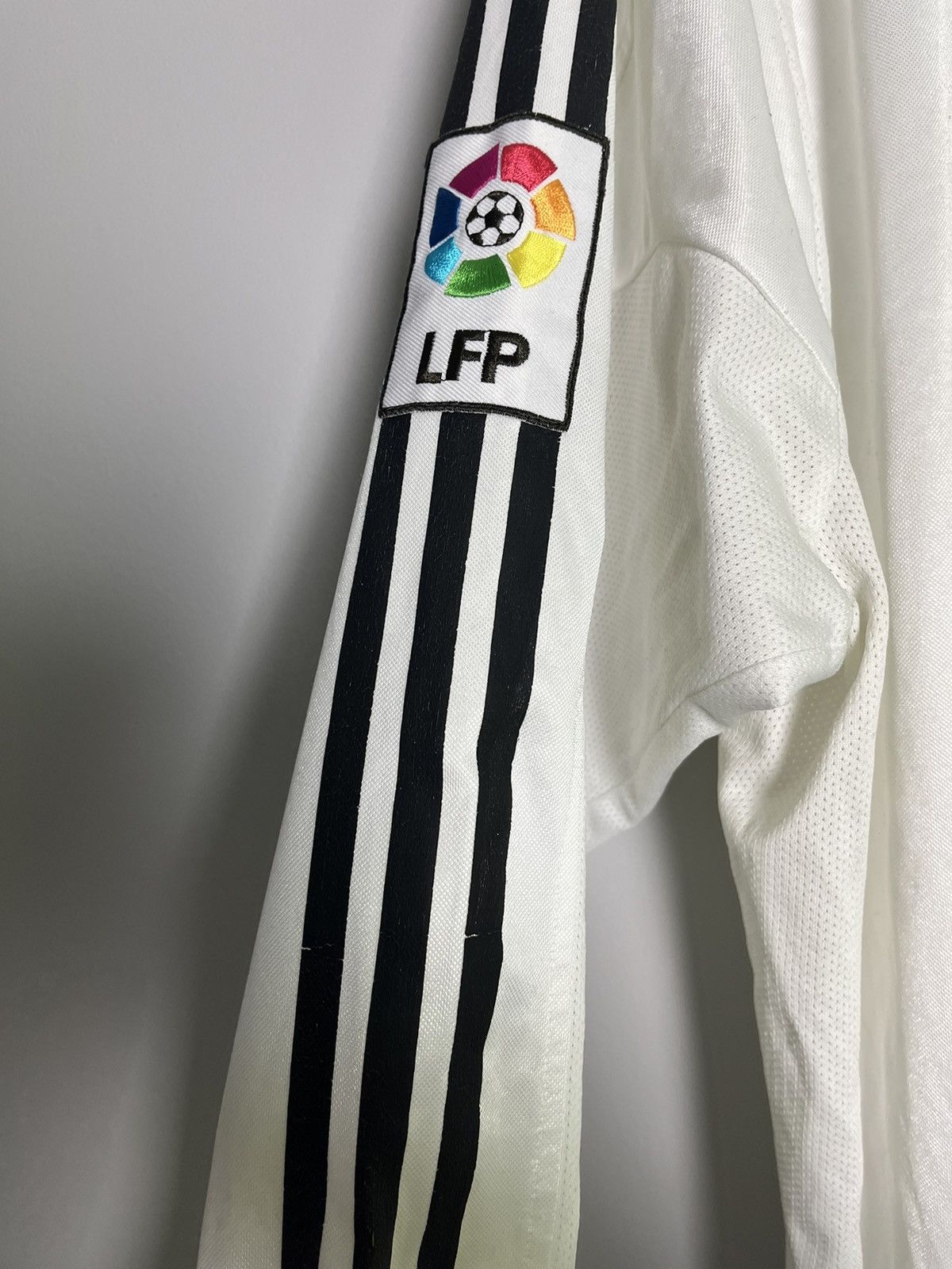 Adidas RARE REAL MADRID ADIDAS VINTAGE LONGSLEEVE SOCCER JERSEY Size US L / EU 52-54 / 3 - 7 Thumbnail