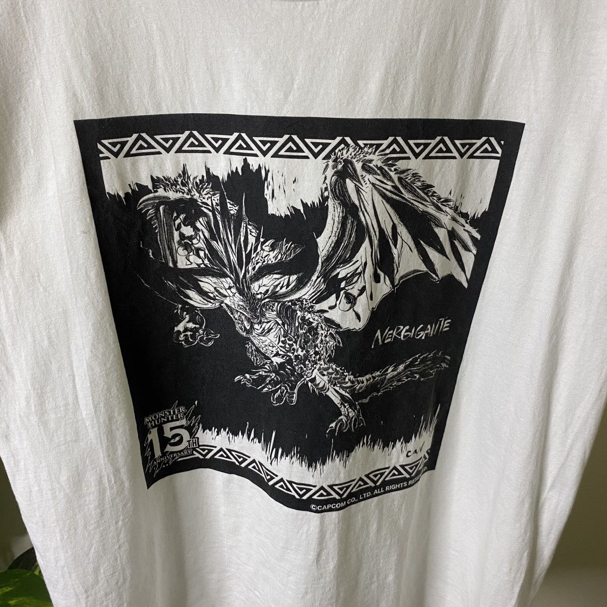 Vintage Nergigante CAN Illustration MONSTER HUNTER x NAKED T Shirt Size US L / EU 52-54 / 3 - 2 Thumbnail