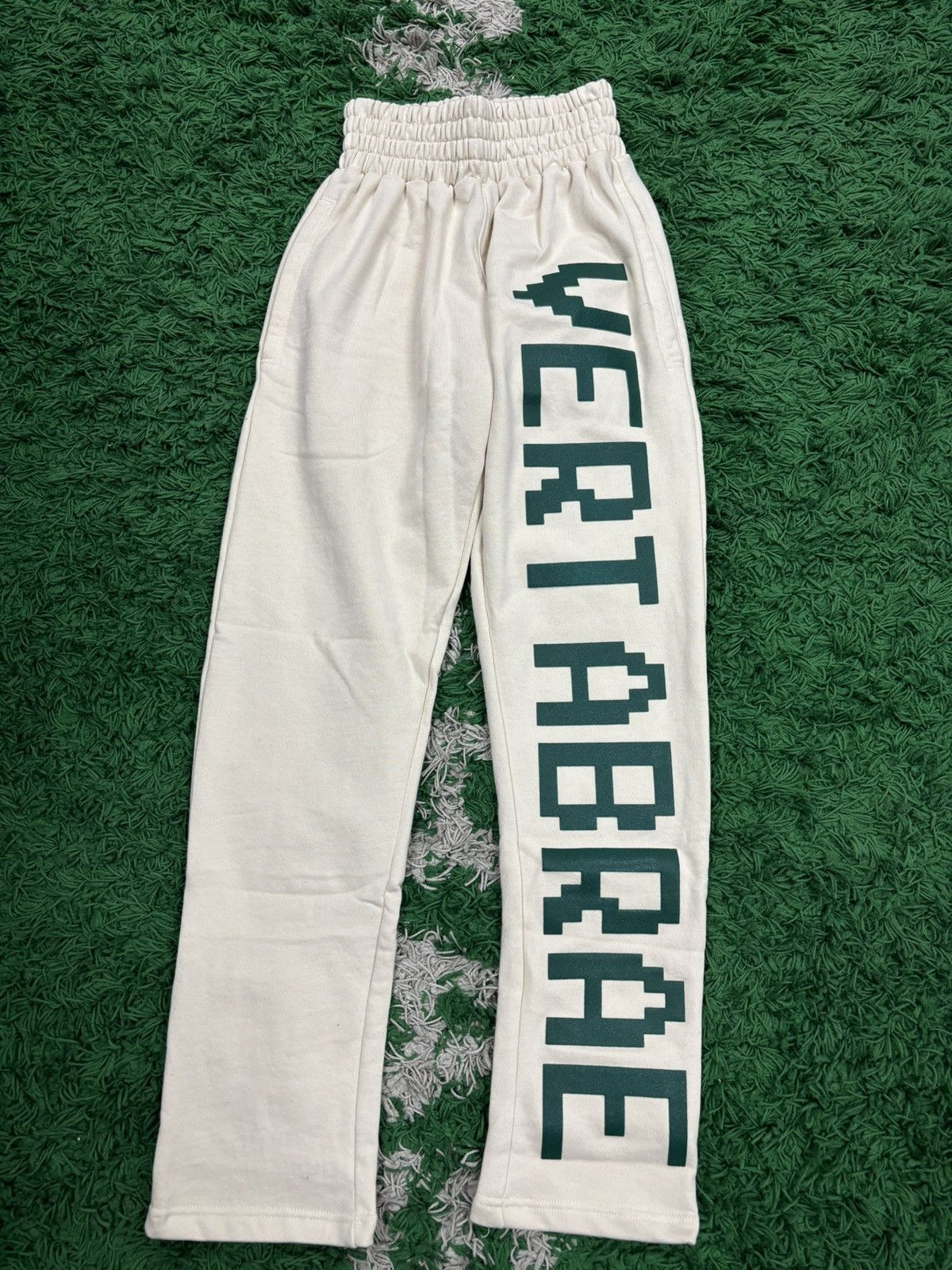 Vertabrae Vertabrae sweatpants cream green Xlarge Size US 36 / EU 52 - 1 Thumbnail