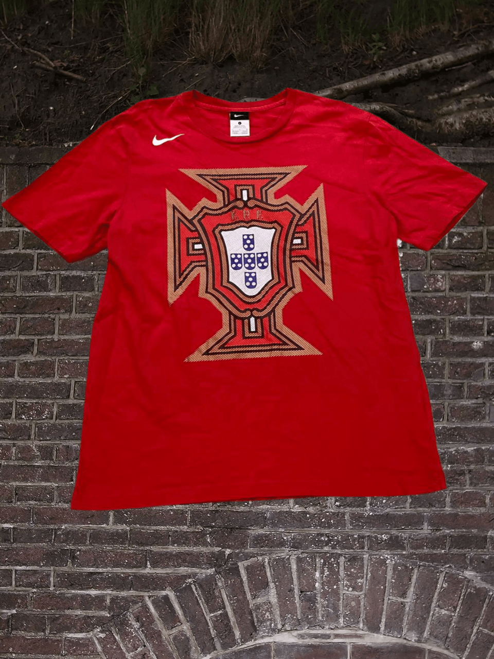 Nike T-Shirt red Y2K Nike Streetwear big print center Vintage Size US L / EU 52-54 / 3 - 1 Thumbnail
