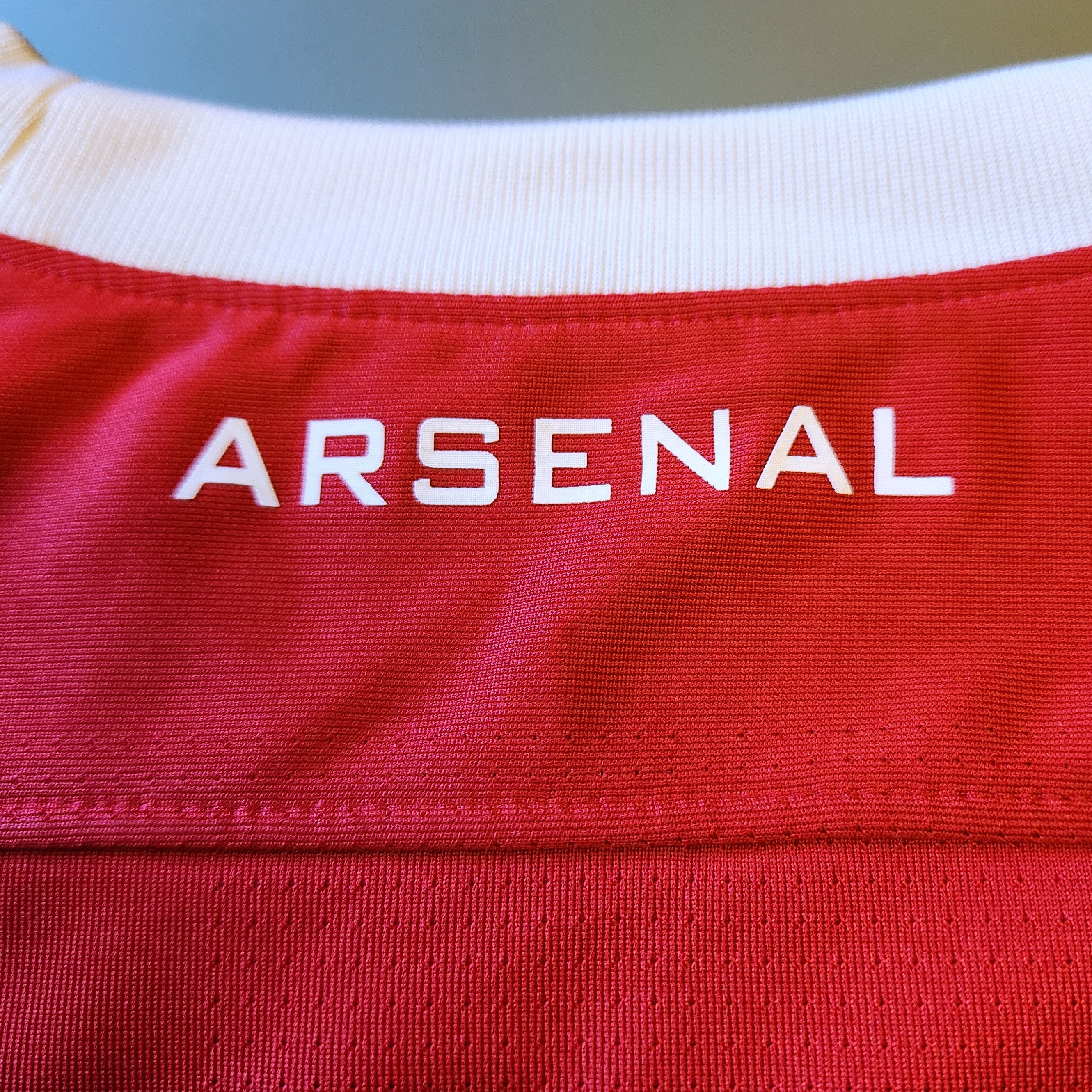 Nike Authentic Retro Arsenal van PERSIE 2010-2011 Home Jersey Size US L / EU 52-54 / 3 - 9 Thumbnail