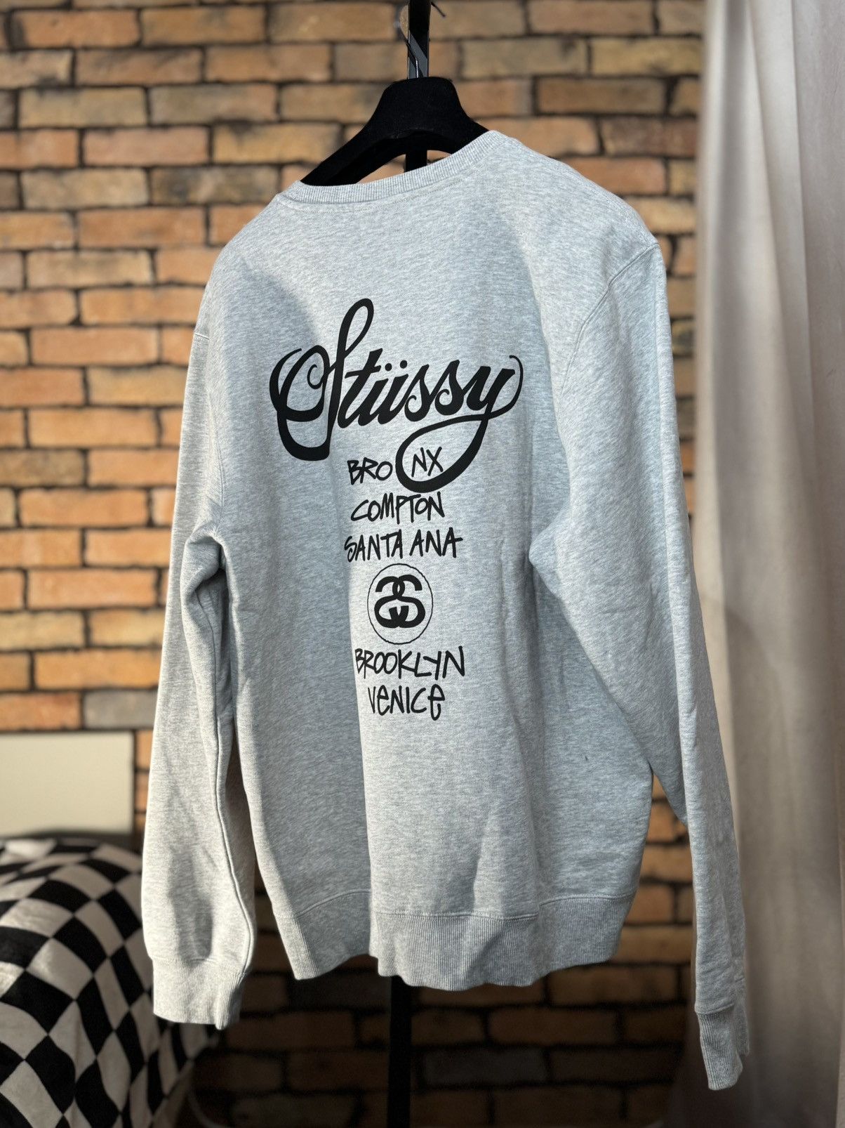 Dover Street Market × Stussy $118 DSM STUSSY WORLD TOUR SWEATSHIRT CREWNECK PULLOVER GRAY Size US XL / EU 56 / 4 - 2 Thumbnail
