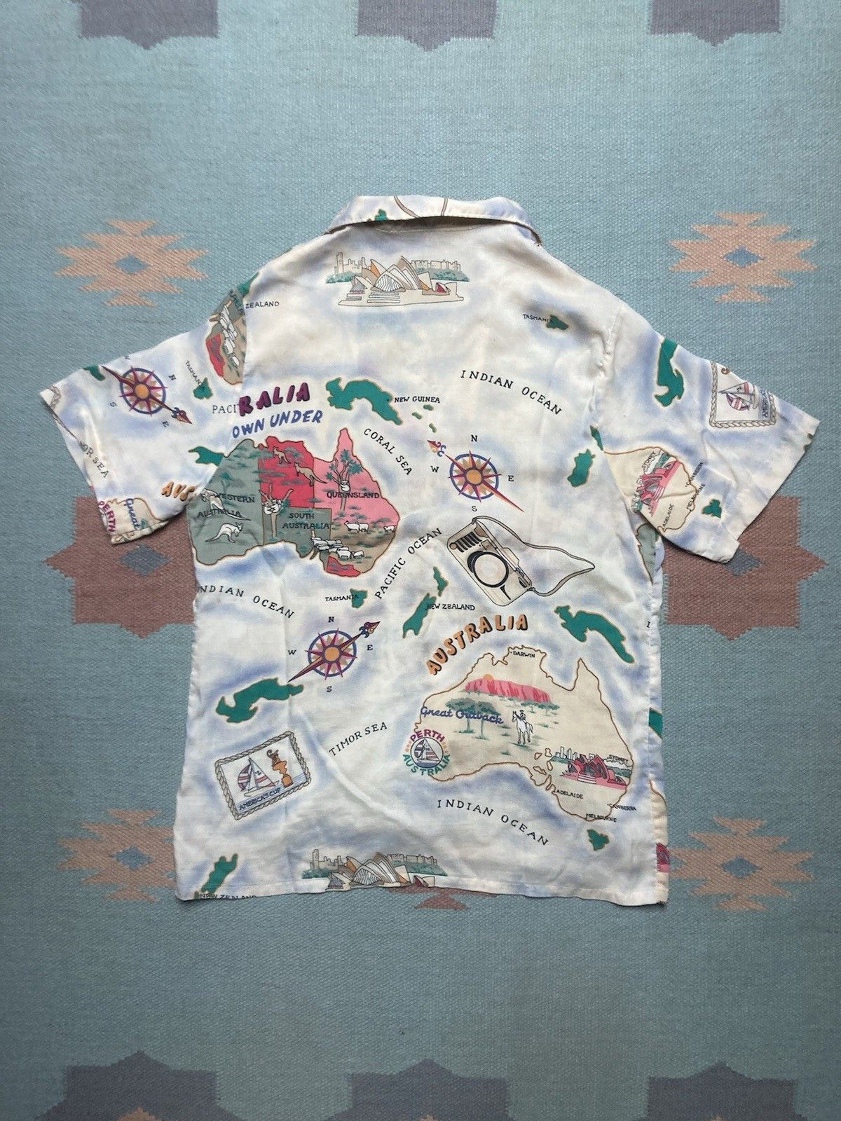 Vintage 70s loop collar hawaiian shirt rayon picture print map S Size US S / EU 44-46 / 1 - 8 Thumbnail