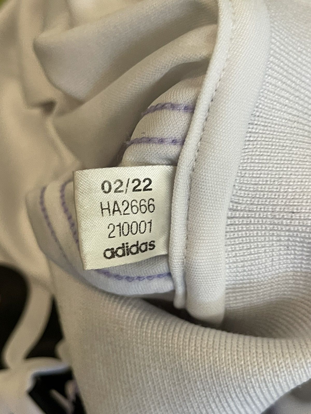 Adidas Adidas Real Madrid VINI JR🇧🇷 2022/23 home jersey Size US M / EU 48-50 / 2 - 3 Thumbnail