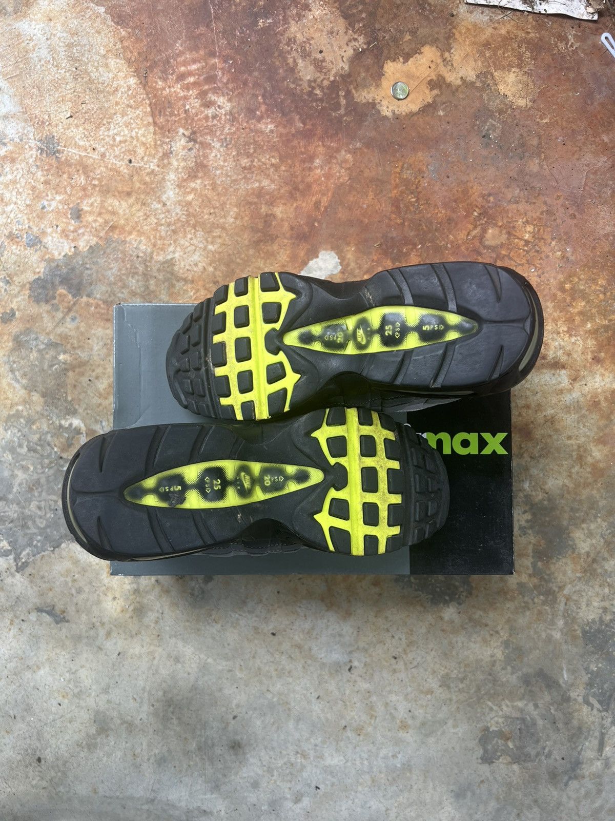 Nike NIKE AIR MAX OG NEON Size US 8.5 / EU 41-42 - 2 Thumbnail