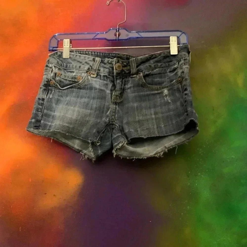 Designer American Eagle Women's Distressed Denim Shorts Size 30" / US 8 / IT 44 - 3 Thumbnail