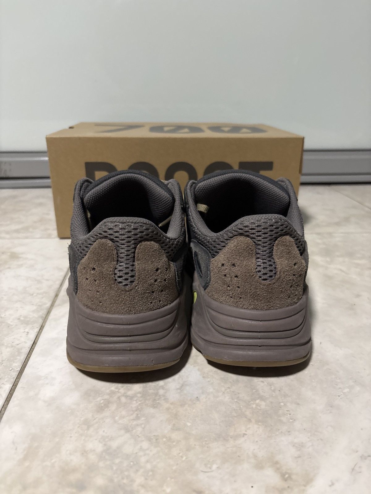 Adidas × Kanye West × Yeezy Adidas Yeezy 700 Mauve - Like New Size US 9 / EU 42 - 4 Thumbnail