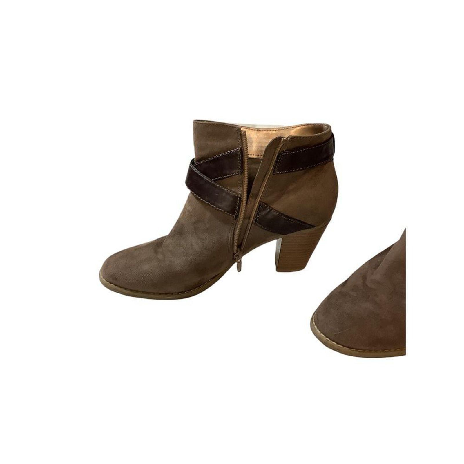 Report Collection Boho Minimalist Taupe Faux Suede Ankle Booties Report 8.5 Size US 8.5 / IT 38.5 - 8 Thumbnail