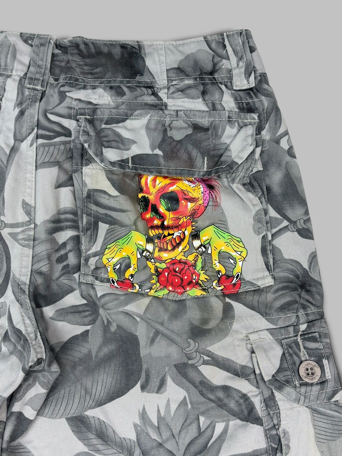 🔥 ED HARDY Y2k FLORAL OVER PRINT SKULL LOGO CARGO SHORTS Shorts