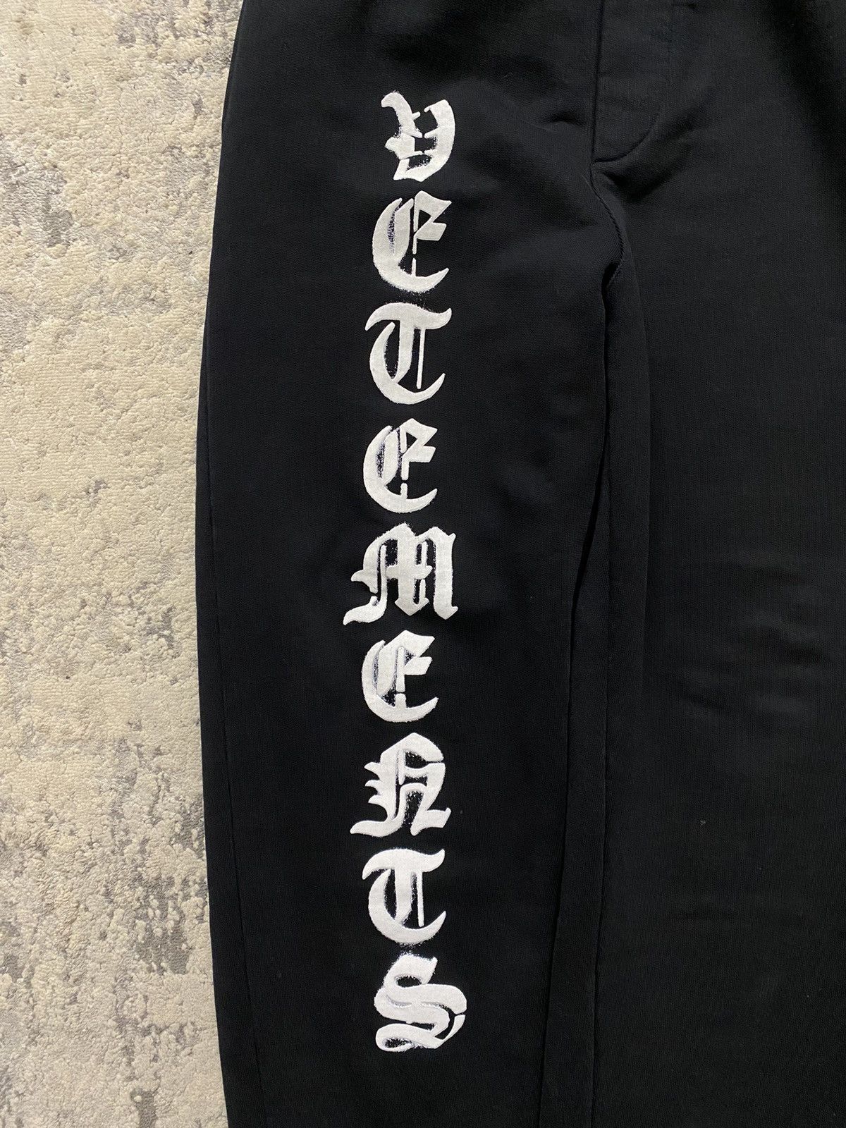 Vetements Vetements SS22 Logo Anarchy Sweatpants Size US 30 / EU 46 - 2 Thumbnail