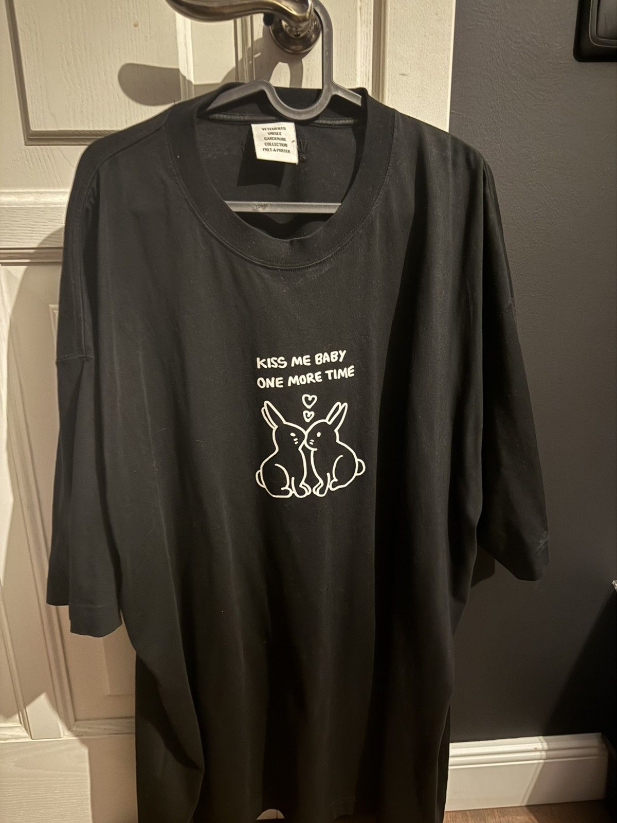 Vetements Vetements T-shirt kiss me baby one more time Size US L / EU 52-54 / 3 - 1 Thumbnail