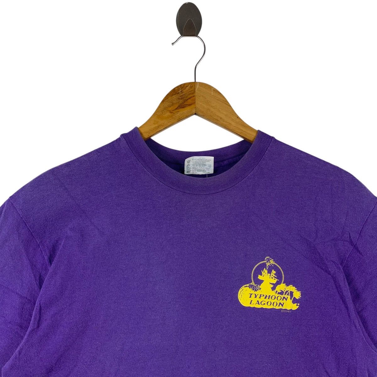 Cartoon Network × Disney × Vintage Vintage 90s TYPHOON LAGOON disneyland movie tee Size US M / EU 48-50 / 2 - 3 Thumbnail