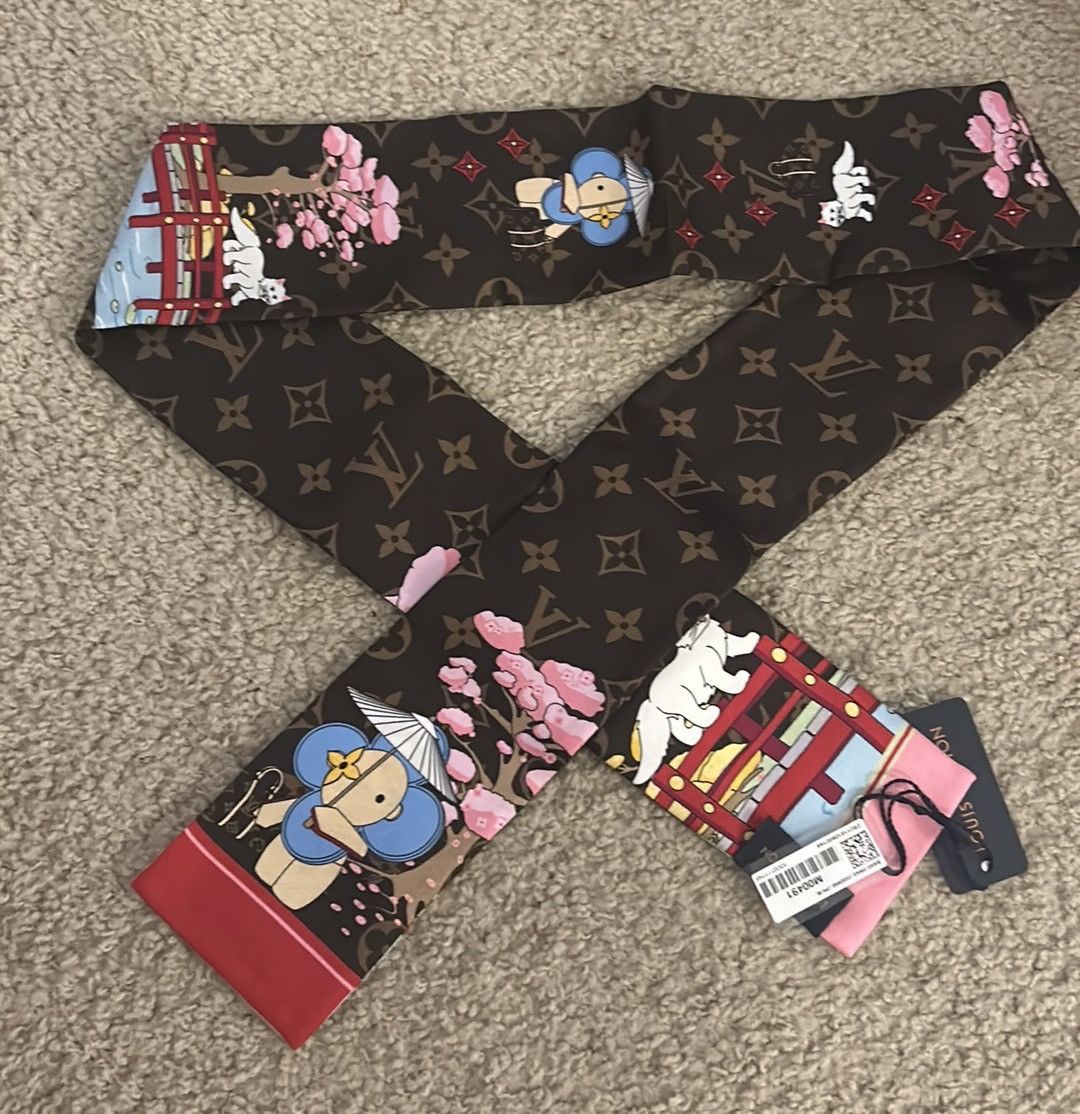 Louis Vuitton Louis Vuitton Silk Monogram 2021 Christmas Japanese Bandeau Size ONE SIZE - 5 Thumbnail