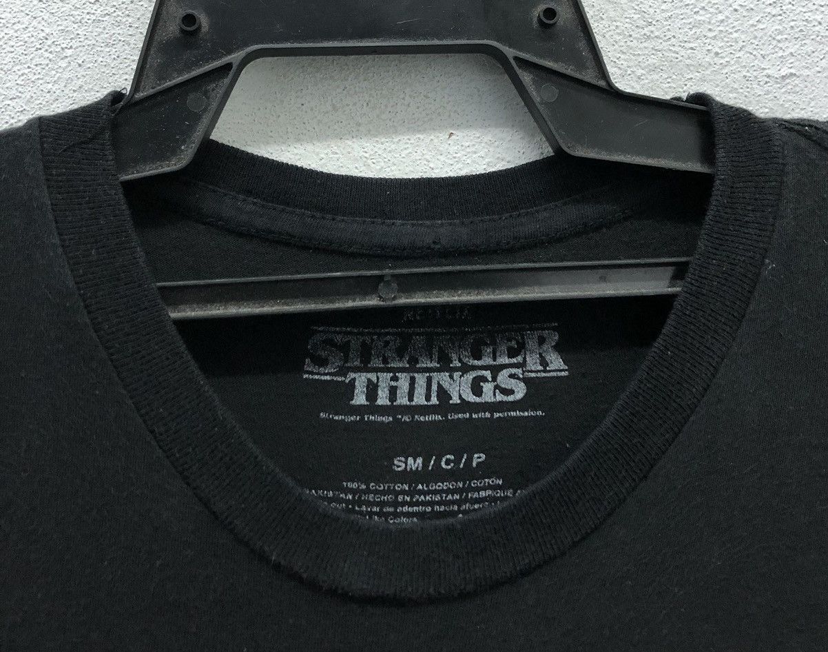 Vintage Netflix Stranger Things The Demogorgon T-Shirt Size US S / EU 44-46 / 1 - 4 Thumbnail
