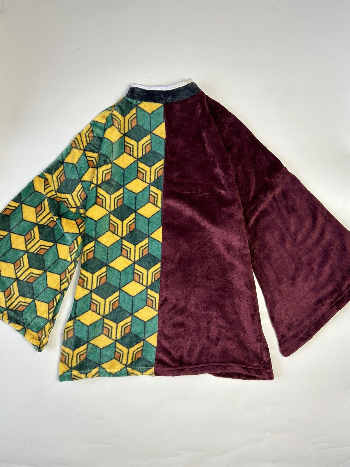 Anime × Japanese Brand DEMON SLAYER TOMIOKA GIYUU KIMONO Size US M / EU 48-50 / 2 - 6 Thumbnail