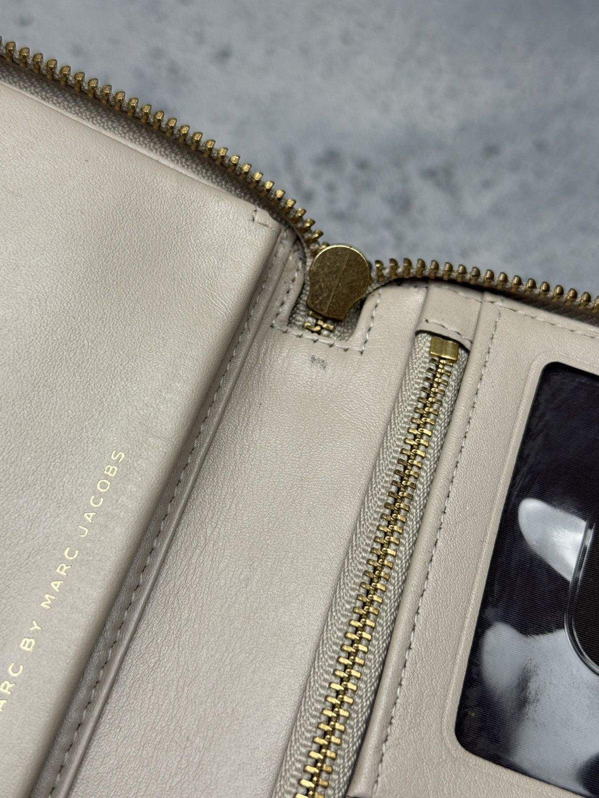 Marc by Marc Jacobs Vintage Marc by Marc Jacobs Beige Zip Around Wallet Rare Size ONE SIZE - 19 Thumbnail