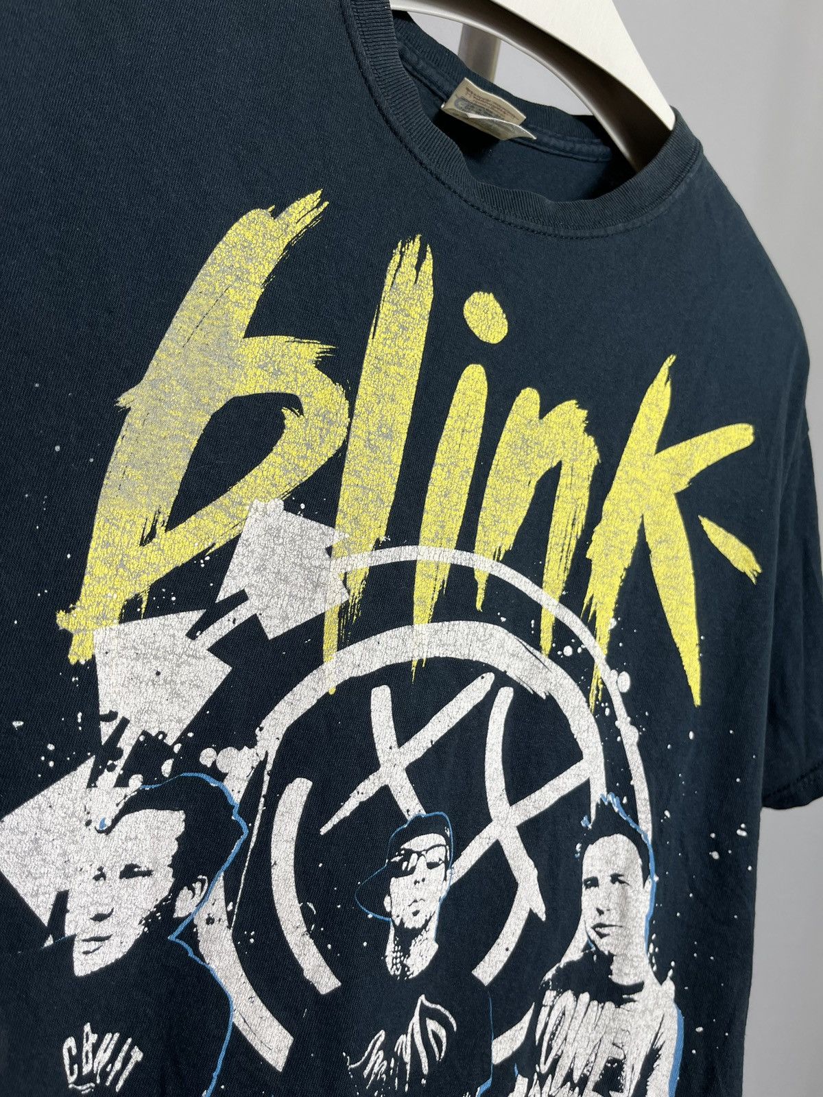 Band Tees × Gildan × Vintage Blink 182 Europe 2010 Tour Mens Black T-shirt Gildan Size US L / EU 52-54 / 3 - 5 Thumbnail