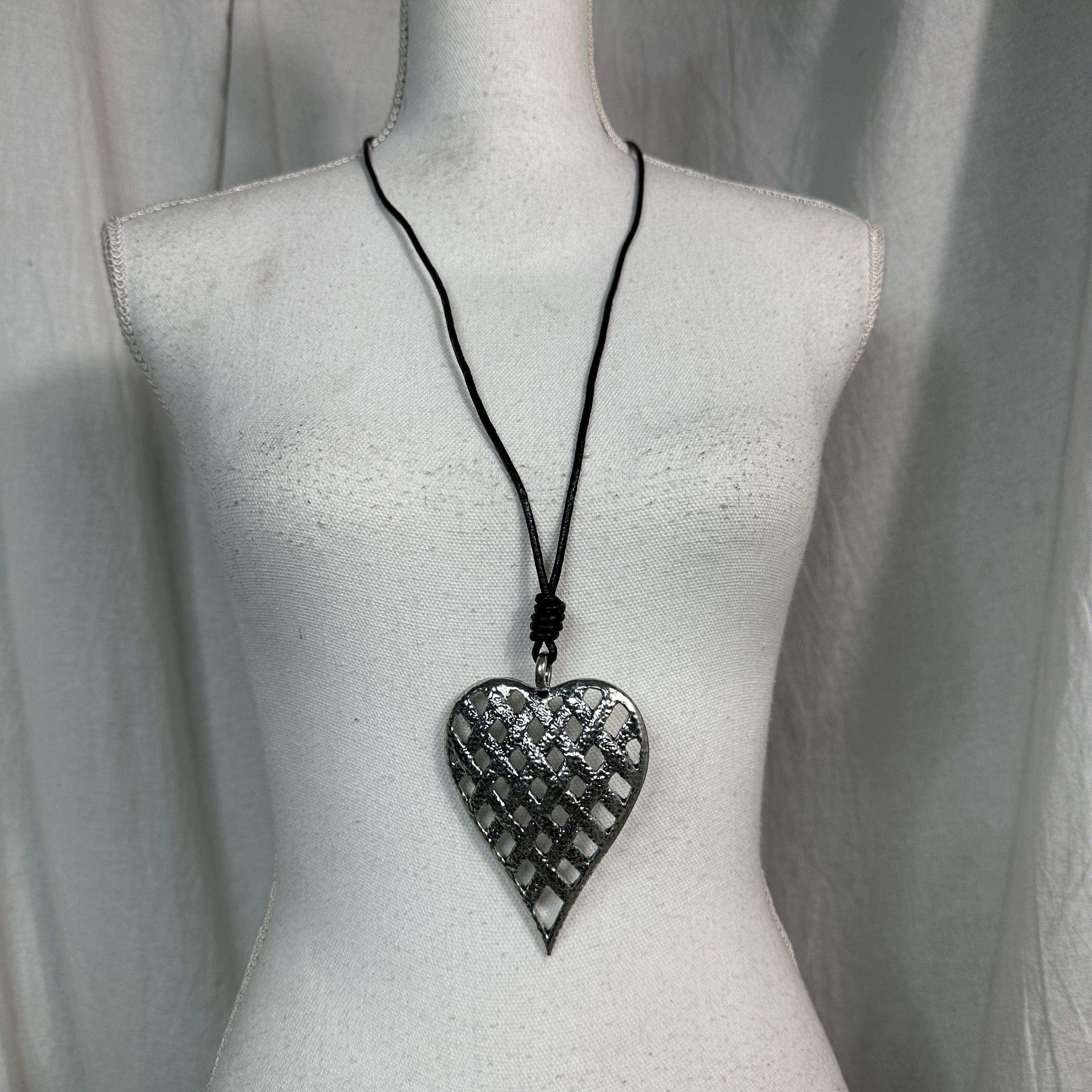 Vintage Vintage Heart Necklace Size ONE SIZE - 1 Thumbnail