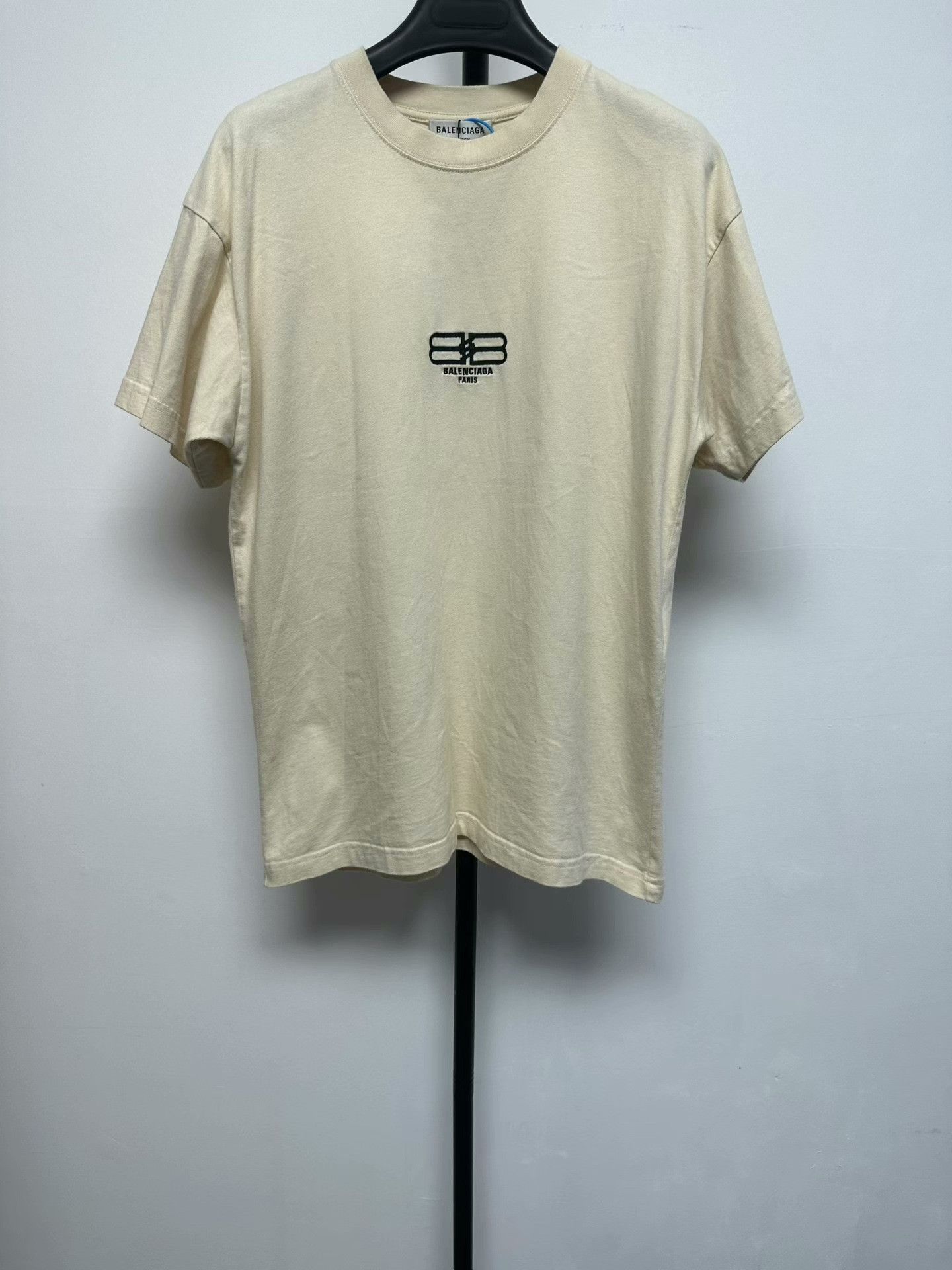 Balenciaga Balenciaga Embroidered Letter Solid Crewneck Tee Size XS / US 0-2 / IT 36-38 - 1 Thumbnail