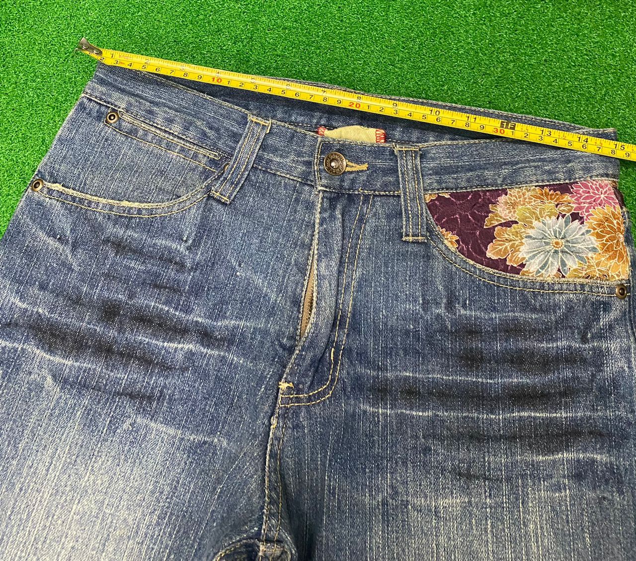 If Six Was Nine WORLD JEANS INTERNATIONAL SUKARJAN FISH KOI DESIGN DENIM Size US 30 / EU 46 - 9 Thumbnail