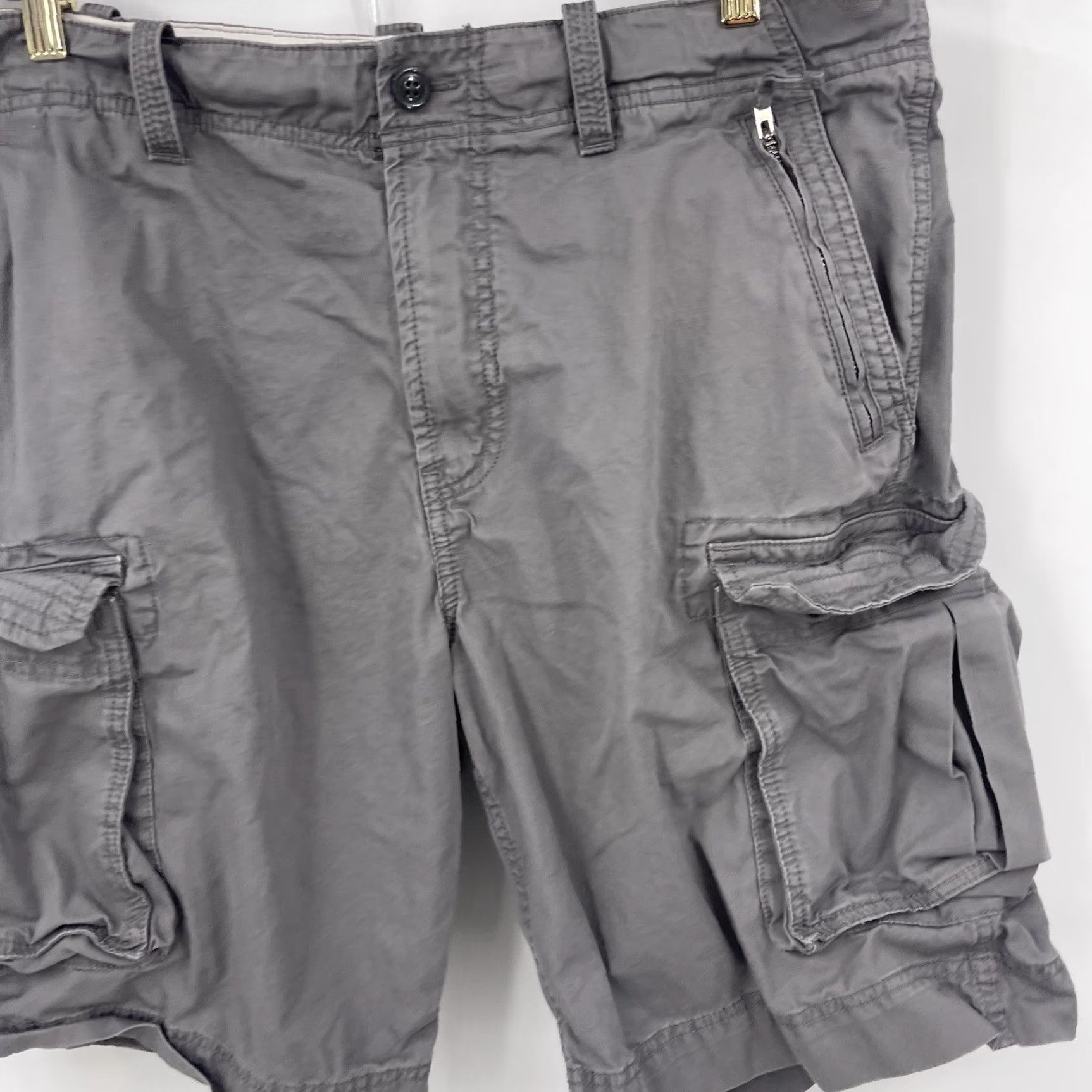 Club Monaco **Men's Club Monaco Cargo Shorts Large 36 Gray Zip Twill** User: Men's Club Monaco Cargo Shorts Large 36 Gray Zip Twill Size US 36 / EU 52 - 3 Thumbnail