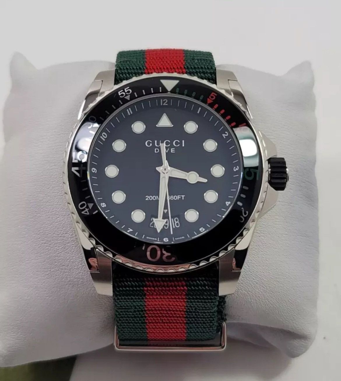 Gucci Dive Quartz Black Dial Men's Watch Ya136209A