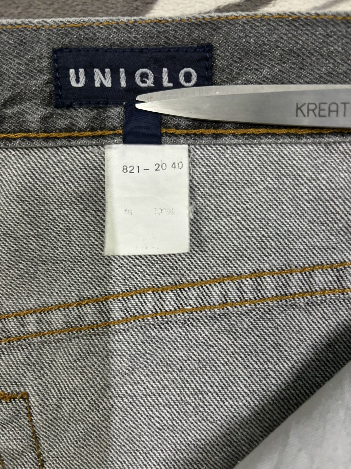 Uniqlo Vintage 90s Uniqlo Dirty Faded Loose Taper Ripped Jeans Size US 32 / EU 48 - 20 Thumbnail