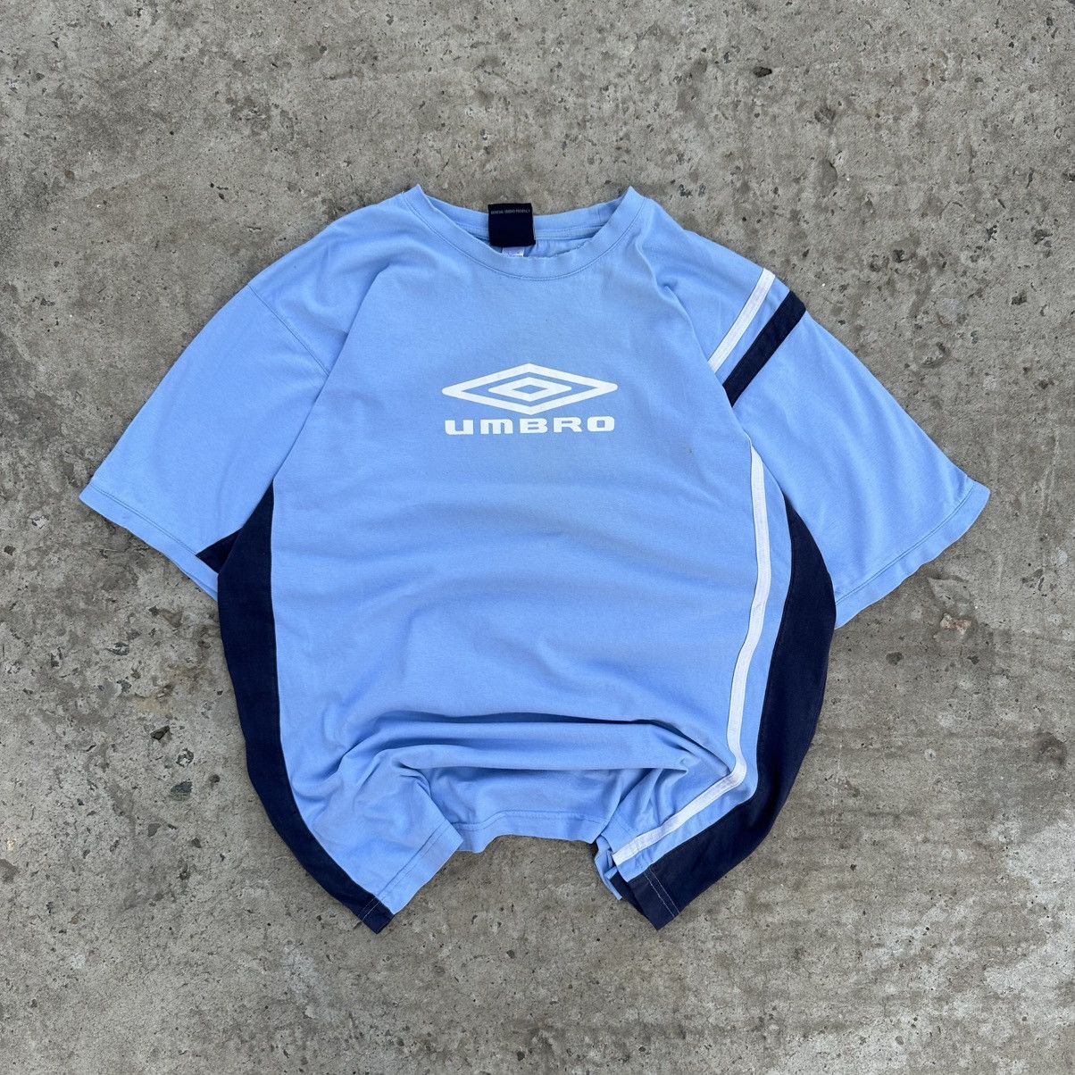 Umbro Vintage Umbro T-shirts Big Logo Size M Grunge 00s USA Size US M / EU 48-50 / 2 - 1 Thumbnail