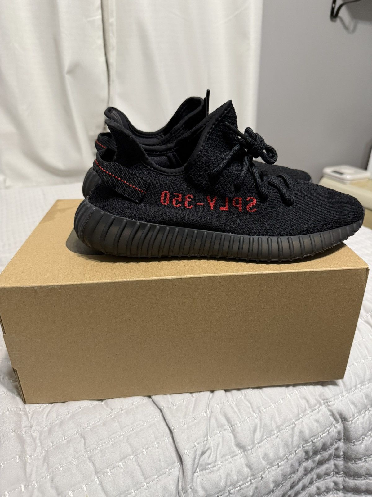 Adidas × Yeezy Yeezy Boost 350 v2 Size US 10 / EU 43 - 2 Thumbnail