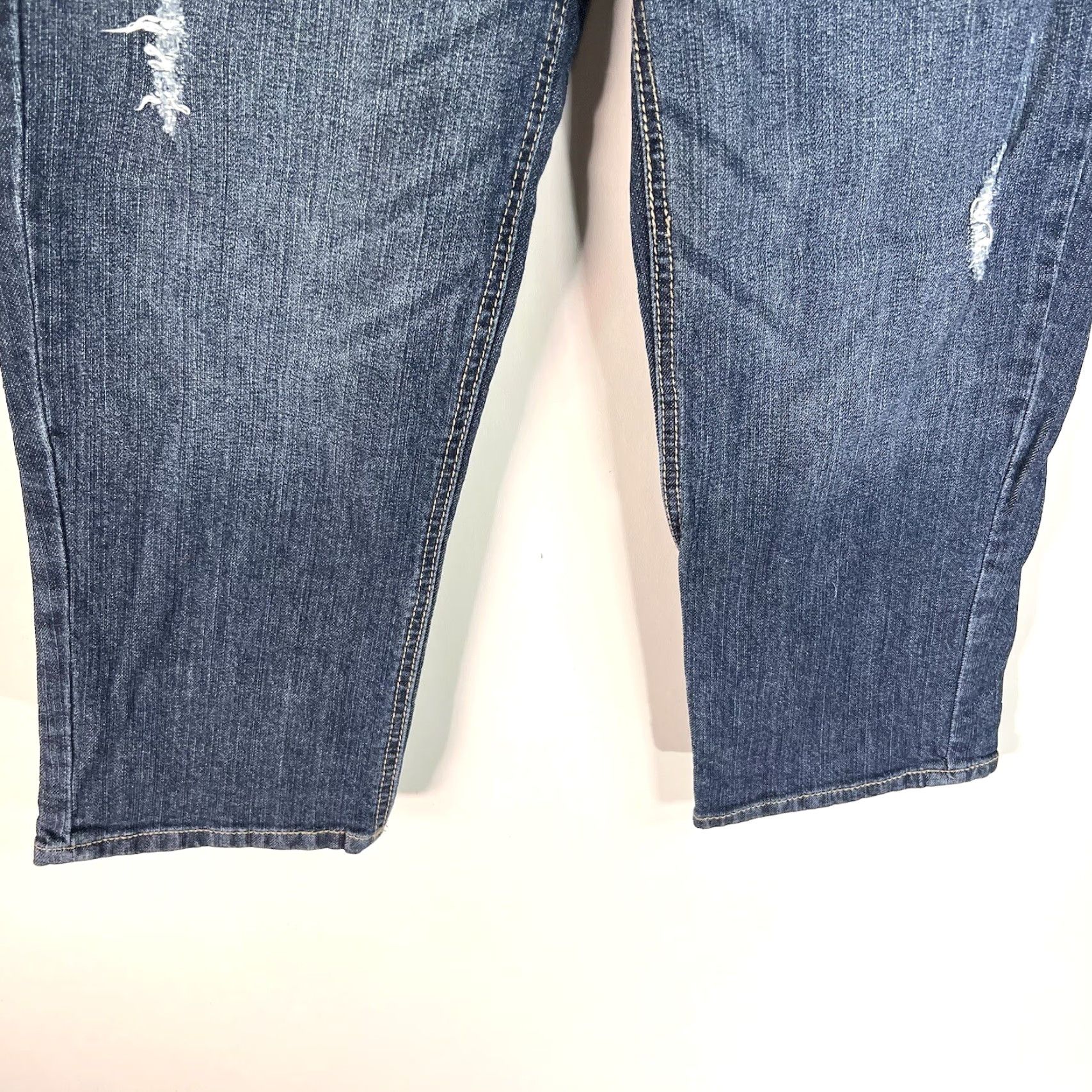 Vintage Democracy Jeans Cropped Distressed Blue Denim 8 Womens Regular Size 30 Inseam 22 Back Pockets Embroidered Belt Loops 5-Pocket Size 30" / US 8 / IT 44 - 4 Thumbnail